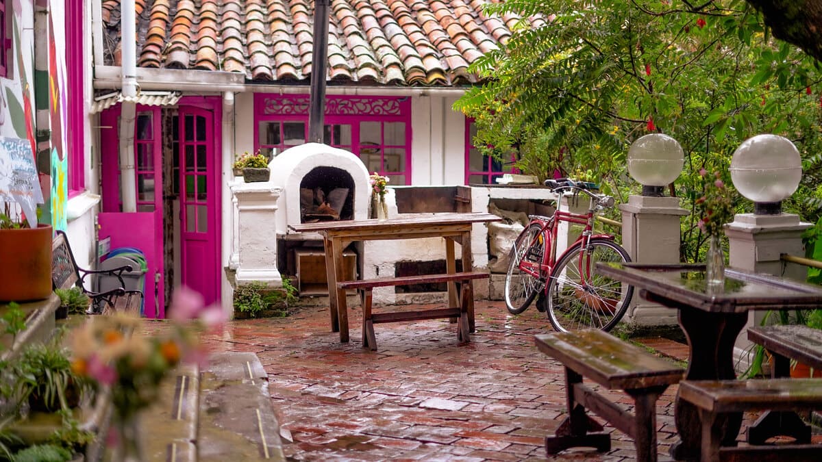 Back part of the colonial mansion, with more than 400 years of history, where the hostel is located. Photo by Manuela Picón - IDT