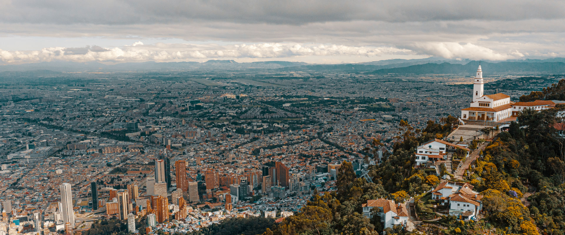 Bogotá, tu casa - Bogotá your home: recibe y abraza a los viajeros de todo el mundo