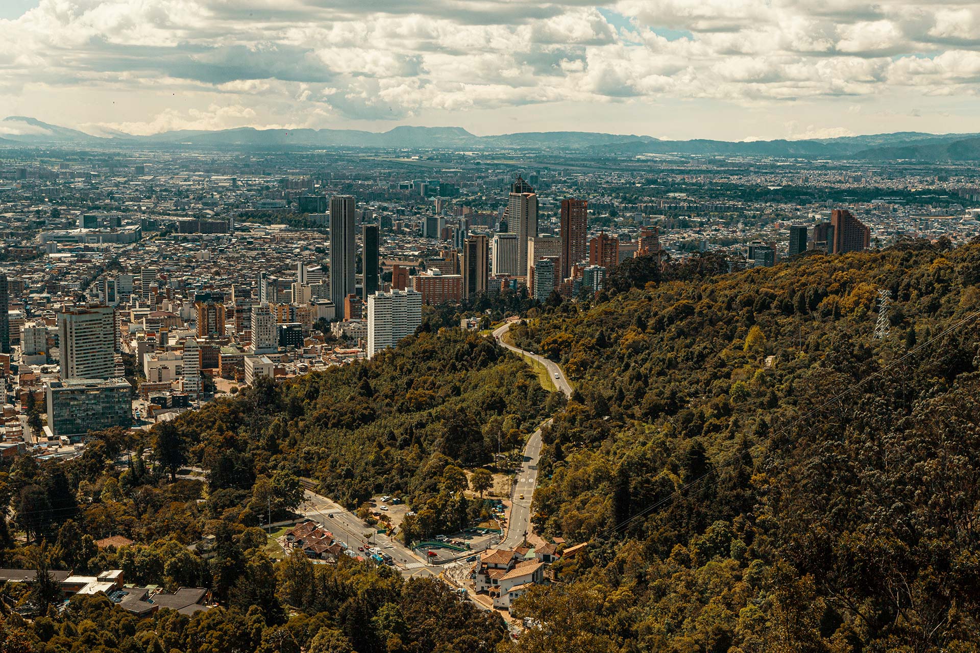 Panoramic view of the city from the highest section of the trail. Photo: IDT