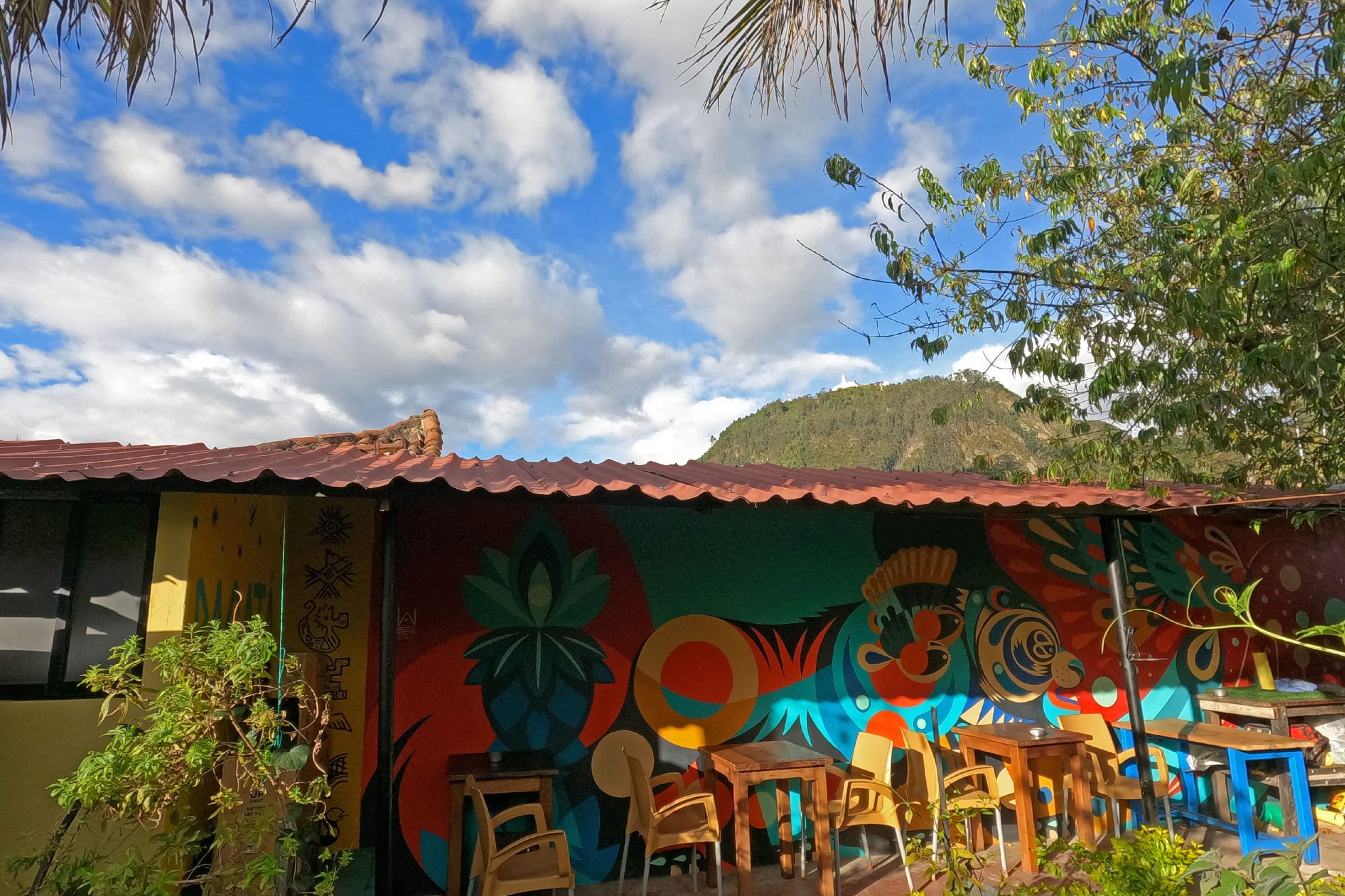 Hospédate en una joya colonial en La Candelaria: comodidad y cultura en el corazón de Bogotá