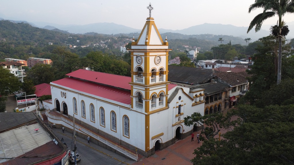 Panoramica Templo Parroquial San Miguel Arcángel (Villeta). Archivo Prensa Alcaldia de Villeta.